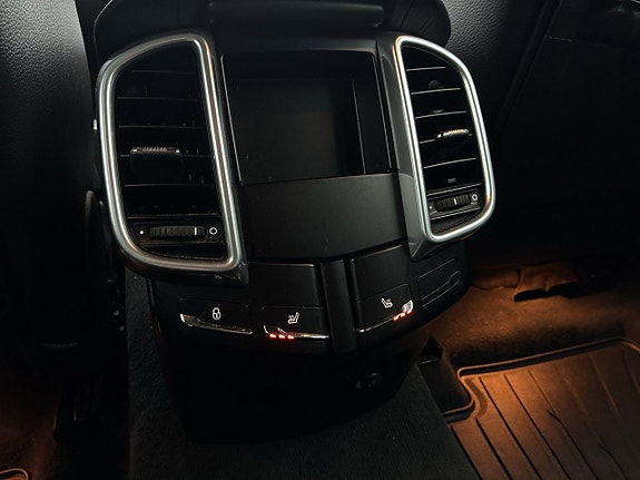 Porsche Cayenne 19 of 25