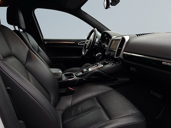 Porsche Cayenne 9 of 25
