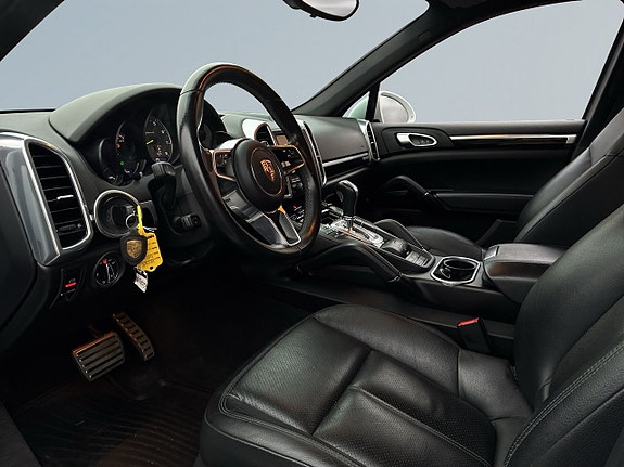 Porsche Cayenne 6 of 25