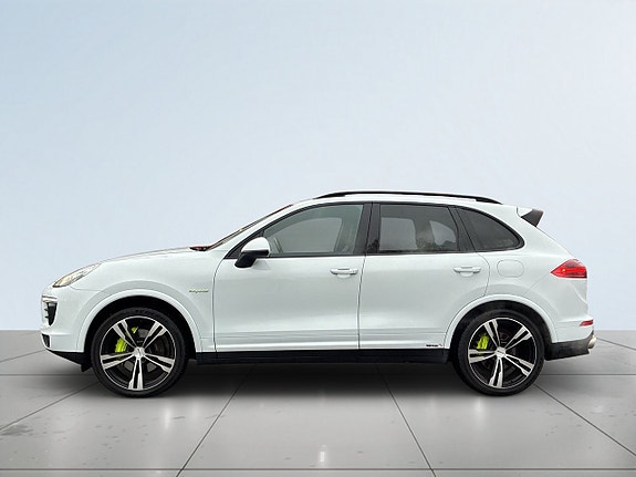 Porsche Cayenne 3 of 25