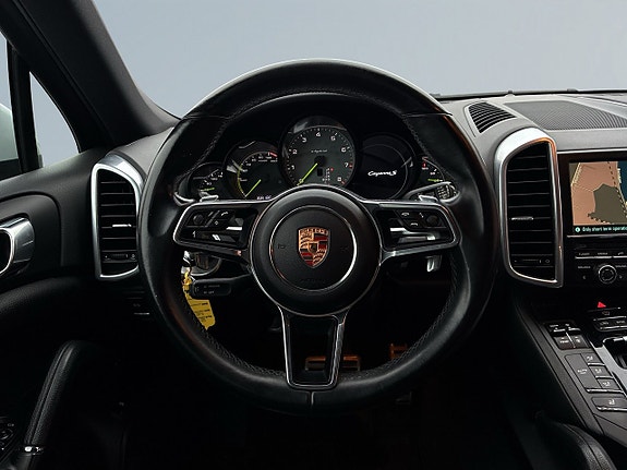 Porsche Cayenne 8 of 25
