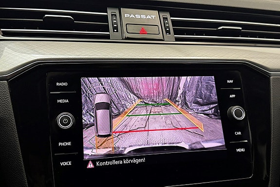 Volkswagen Passat 25 of 30