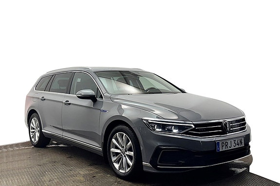 Volkswagen Passat 4 of 30