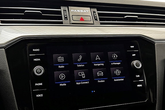 Volkswagen Passat 30 of 30