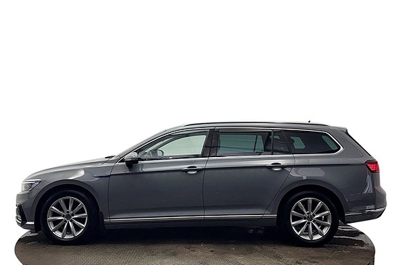 Volkswagen Passat 10 of 30