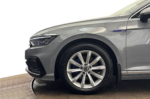 Volkswagen Passat 11 of 30