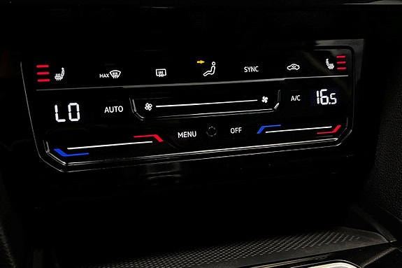 Volkswagen Passat 23 of 30