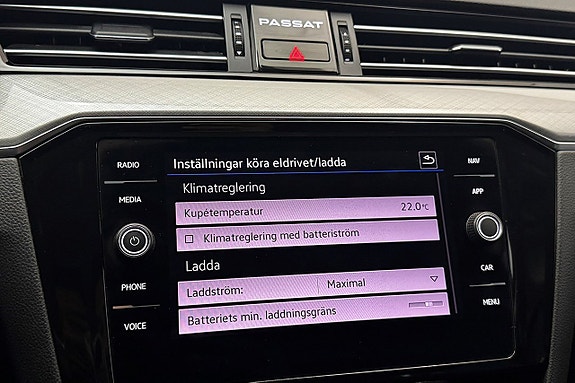 Volkswagen Passat 28 of 30