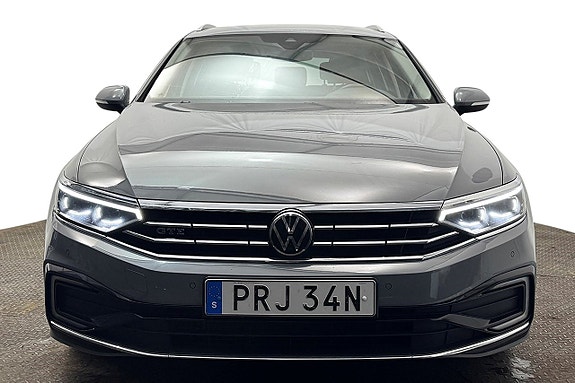 Volkswagen Passat 3 of 30