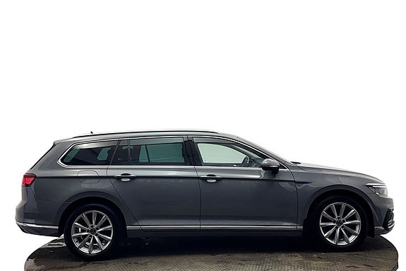 Volkswagen Passat 5 of 30