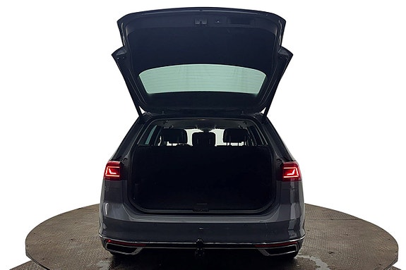 Volkswagen Passat 8 of 30