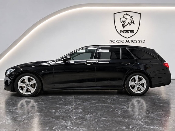 Mercedes-Benz E220 3 of 21