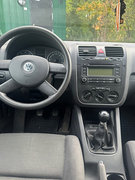 Volkswagen Golf V 5 of 5