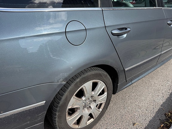 Volkswagen Passat 10 of 12