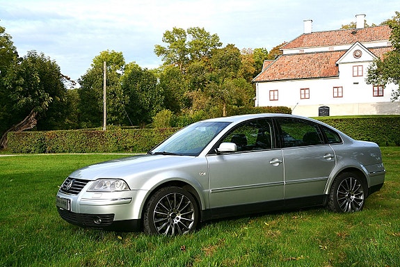 Volkswagen Passat 3 of 21