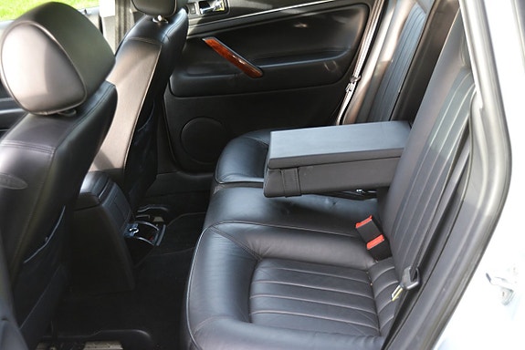 Volkswagen Passat 13 of 21