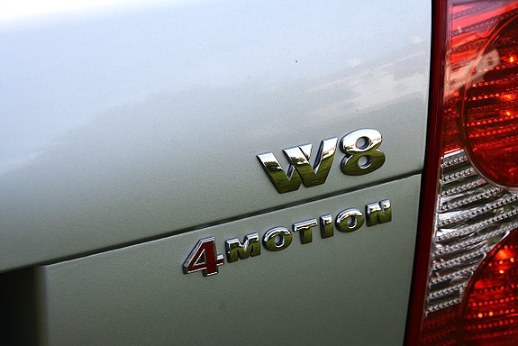 Volkswagen Passat 2 of 21