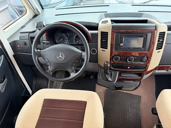 Le Voyageur LX850 Mercedes (184HK AUT) Queensbed! ALDE! Hydrauliska stödben! Golvvärme! Nyservad! Solcell! Parabol! 3 of 23