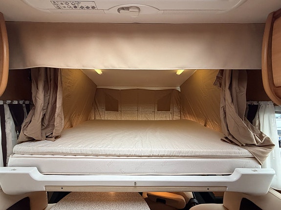 Le Voyageur LX850 Mercedes (184HK AUT) Queensbed! ALDE! Hydrauliska stödben! Golvvärme! Nyservad! Solcell! Parabol! 16 of 23