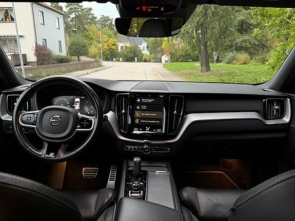 Volvo XC60 8 of 12