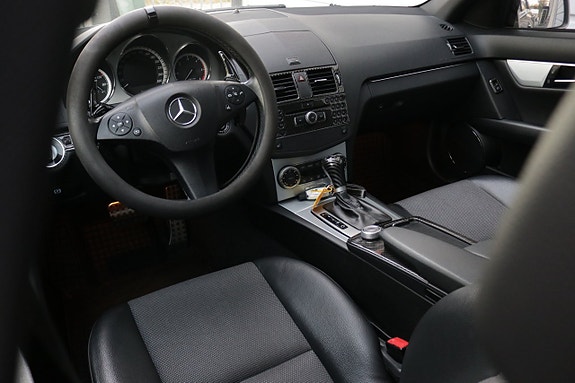 Mercedes-Benz C220 10 of 16