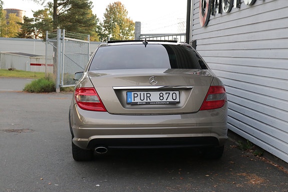 Mercedes-Benz C220 9 of 16