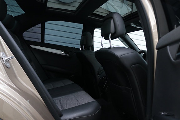 Mercedes-Benz C220 12 of 16