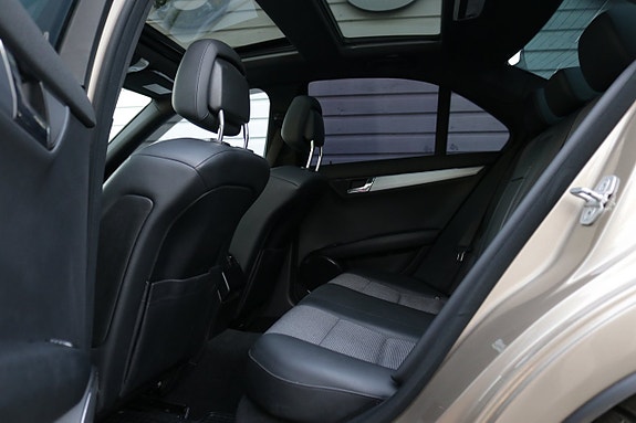 Mercedes-Benz C220 13 of 16