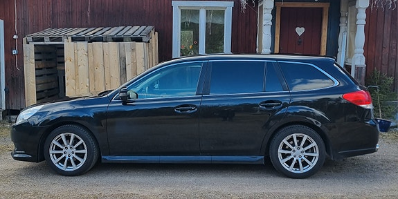 Subaru Legacy 3 of 10