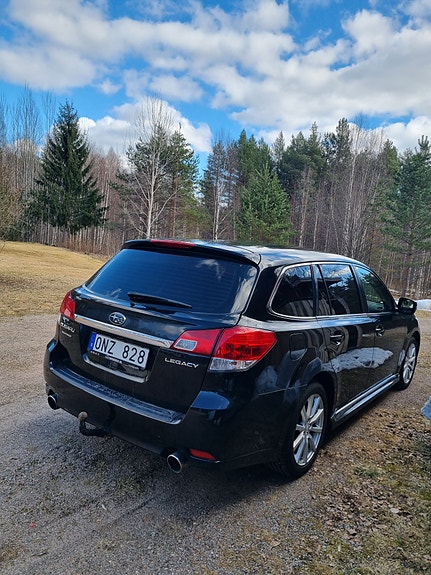 Subaru Legacy 4 of 10
