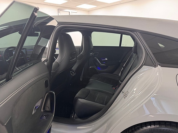 Mercedes-Benz CLA250 e 15 of 18