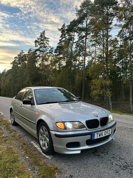 BMW 320i 2 of 11