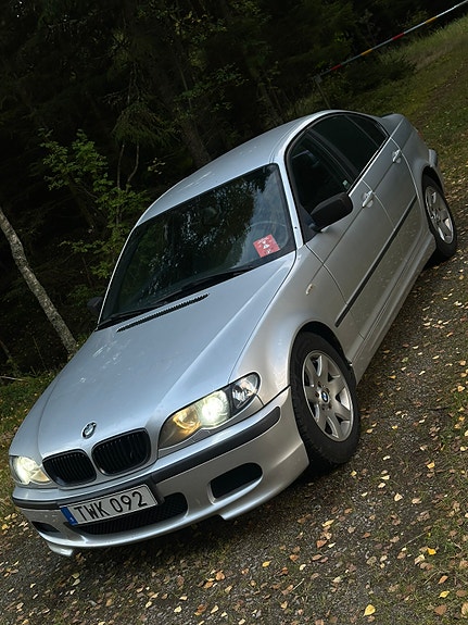 BMW 320i 7 of 11