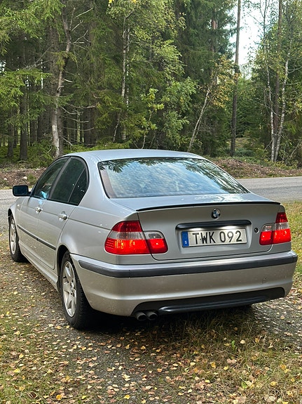 BMW 320i 9 of 11