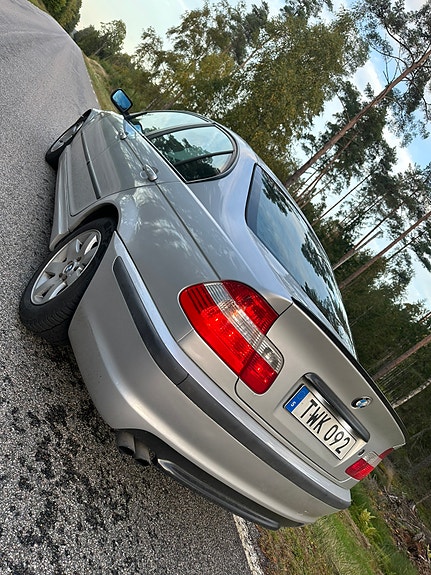 BMW 320i 10 of 11