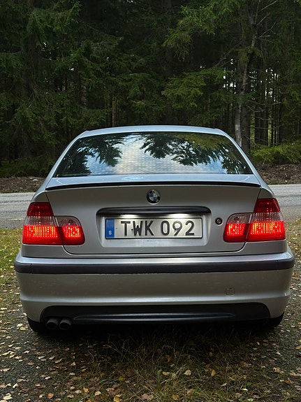 BMW 320i 5 of 11