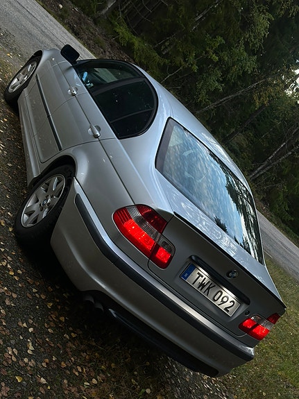 BMW 320i 8 of 11