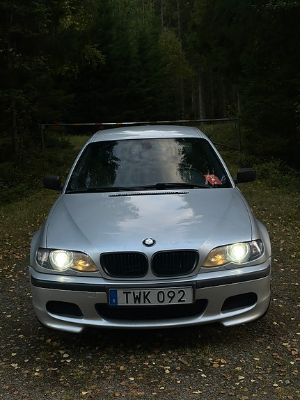 BMW 320i 6 of 11