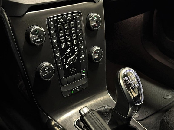 Volvo V40 15 of 22