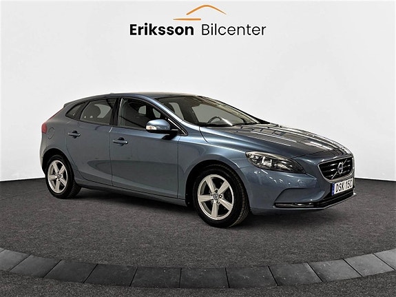 Volvo V40 2 of 22