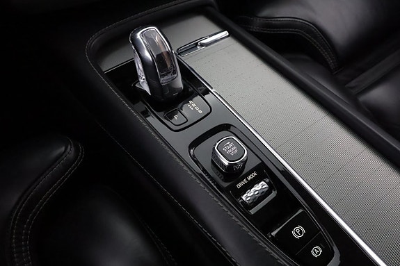 Volvo XC90 26 of 30