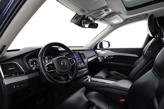 Volvo XC90 11 of 30