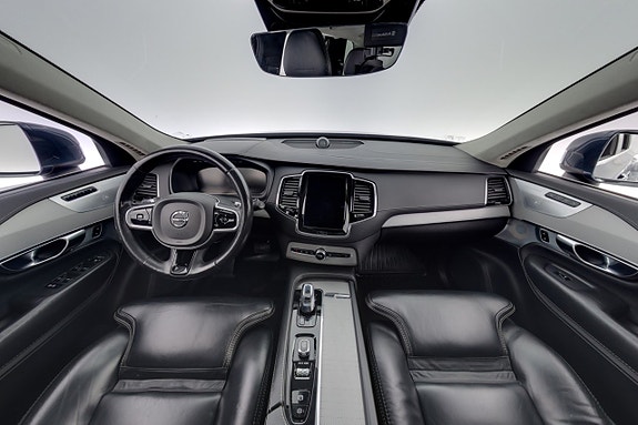 Volvo XC90 14 of 30