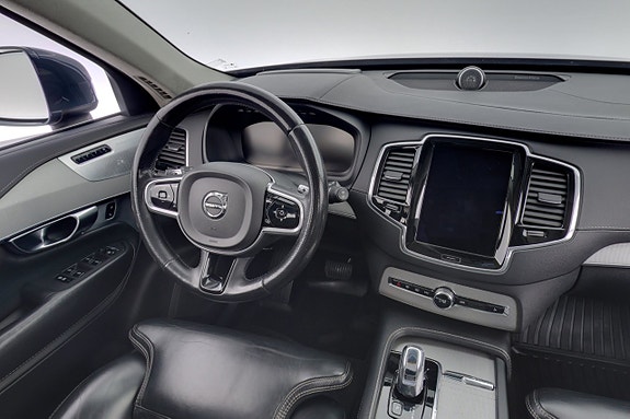 Volvo XC90 16 of 30