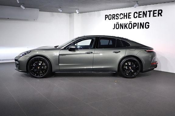 Porsche Panamera 4 2 of 25