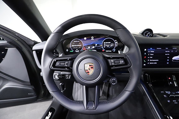 Porsche Panamera 4 19 of 25