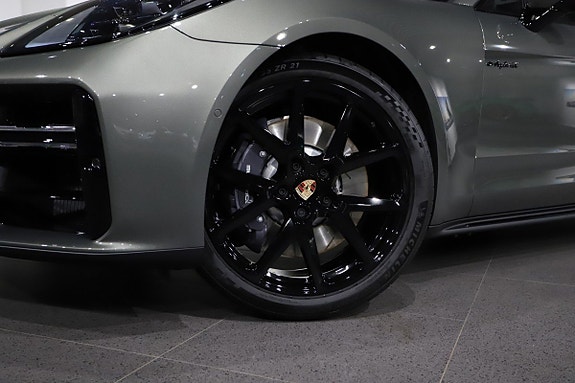 Porsche Panamera 4 10 of 25