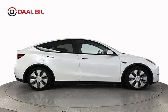 Tesla Model Y 5 of 25