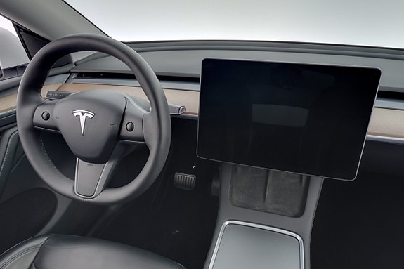 Tesla Model Y 15 of 25