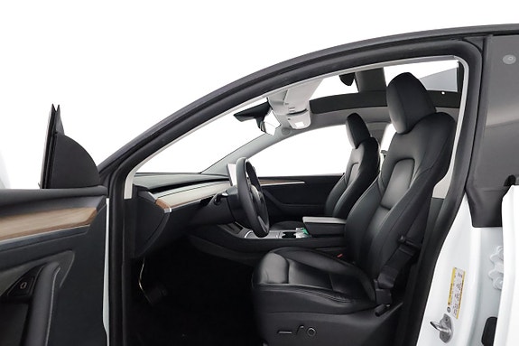 Tesla Model Y 10 of 25